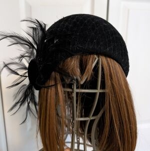 Vintage 1950s Coralie Black Italian Velour Pillbox Hat with Feathers Gothicglam